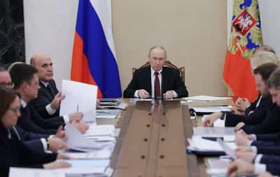 Image for US readies new Russia sanctions if Putin rejects peace deal, Bloomberg News reports