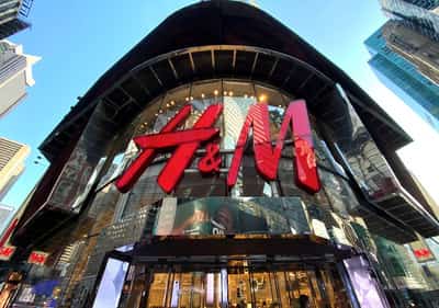 Image for H&M seeks to lure US shoppers as fast-fashion rivals hike prices due to tariffs