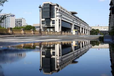 Image for France faces sovereign rating test amid political chaos