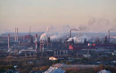 Image for Russian steelmaker MMK to cut management jobs, pause investment amid weak demand