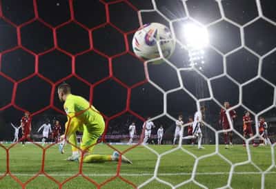 Image for Soccer-England thrash Latvia 5-0 to qualify for World Cup finals