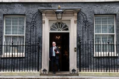 Image for Sterling strengthens on easing concerns over PM Starmer's position