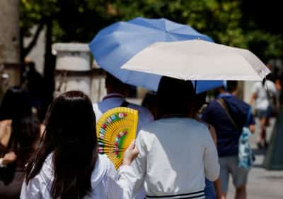 Image for Thousands flee wildfires in Turkey as Europe is hit by early heatwave