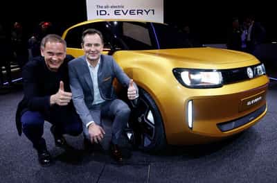 Image for Porsche and Volkswagen CEO to keep dual role until restructuring complete, WirtschaftsWoche reports