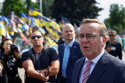 Image for German defence minister: not considering sending Taurus missiles to Ukraine