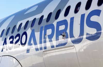 Image for Aircraft lessor AerCap orders 100 Airbus A320neo jets