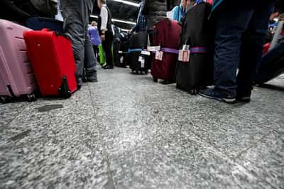 Image for Winter weather disrupts traffic at Frankfurt airport