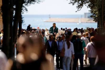 Image for Sluggish summer brings down forecast for tourism growth in Spain
