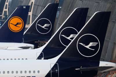 Image for Hundreds of Lufthansa flights cancelled as pilots, cabin crew walk out