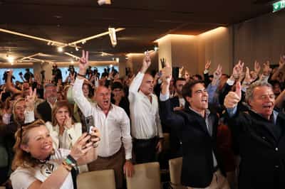 Image for Portugal PM's centre-right AD takes early lead in election