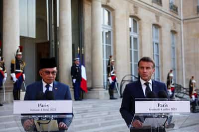 Image for French President Macron announces 'historic' Airbus/Malaysia Airlines deal