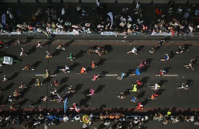 Image for Athletics-London Marathon breaks record for largest number of finishers