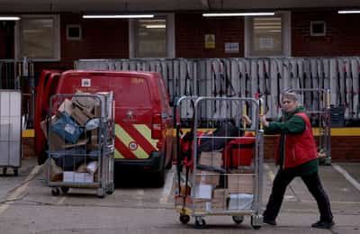 Image for UK retailers urge government to end parcel tariff loophole sooner