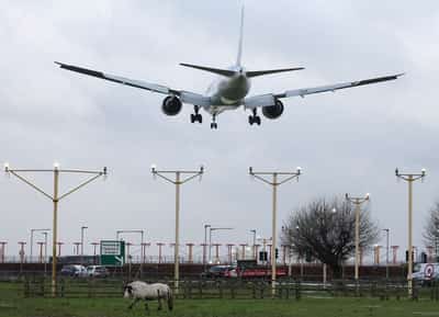 Image for London's Heathrow resumes flights after national air traffic issue