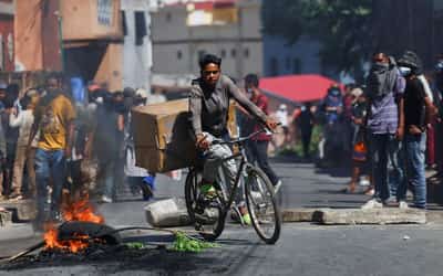 Image for Madagascar president holds talks spurned by protesters