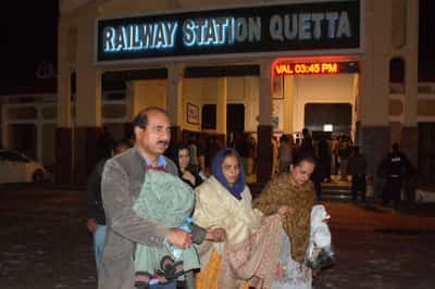 Image for Pakistan military ends train standoff, says 21 hostages and four troops killed