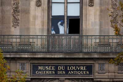 Image for Louvre chief blames CCTV gaps for $102 million jewellery heist
