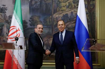 Image for Russia's Lavrov meets Iran's Araqchi, renews offer to help solve conflict