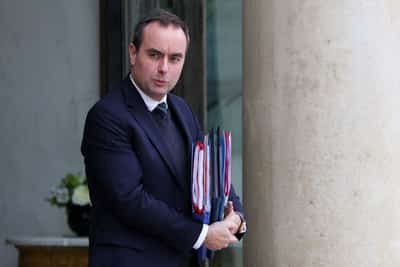 Image for French PM forces full 2026 budget through without vote