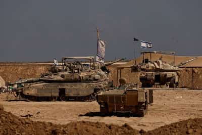 Image for Israel sends tanks deeper into Gaza City, more families flee