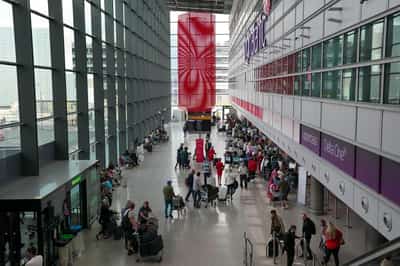 Image for London's Heathrow surpasses 8 million passengers in August