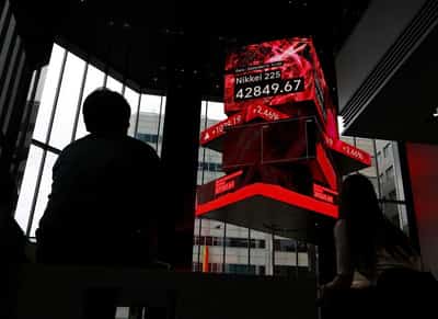 Image for Global shares flat amid Ukraine talks, ahead of Jackson Hole