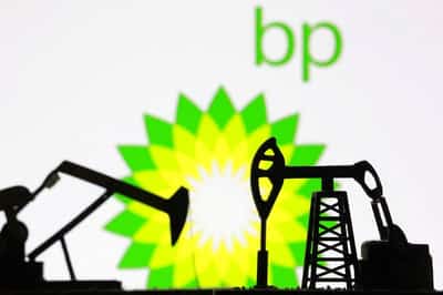 Image for Climate investors give BP until April 1 to include resolution, threaten court