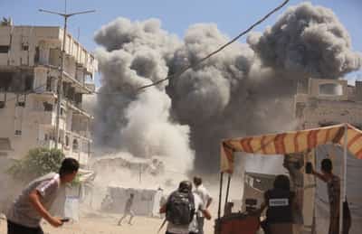 Image for Israel intensifies Gaza City bombing as Rubio arrives