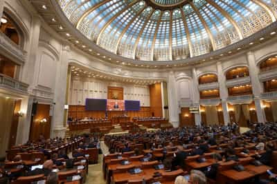Image for Romanian lawmakers approve budget despite strains in ruling coalition