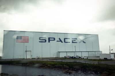 Image for Exclusive-SpaceX tries to woo Wall Street with three-day analyst meeting this week, sources say