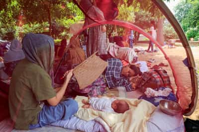 Image for Evicted Afghan refugees huddle in Islamabad park, dreading return home
