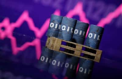 Image for Oil prices hold near 7-week high as market waits for news from US-China trade talks