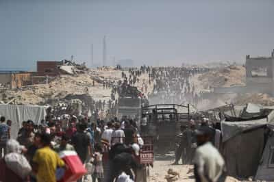 Image for Trump says many are starving in Gaza, vows to set up food centres