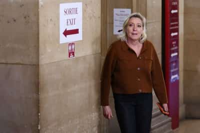 Image for French prosecutors seek 5-year ban from public office for Le Pen in appeal trial