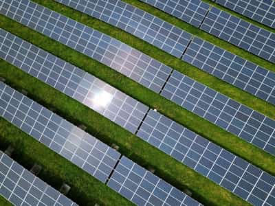 Image for Solar tops EU power mix for first time in June, Ember says