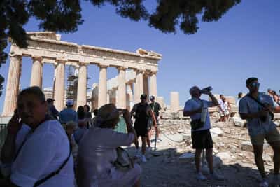 Image for Greece shuts Acropolis for part of day as heat soars, bans outdoor work