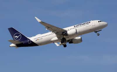 Image for Lufthansa reports 2025 operating profit beat, 2026 outlook murky due to Middle East tension