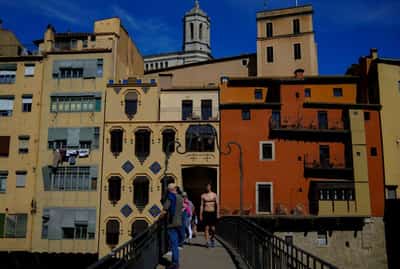 Image for Spain and Portugal flight and hotel bookings jump as tourists avoid Middle East